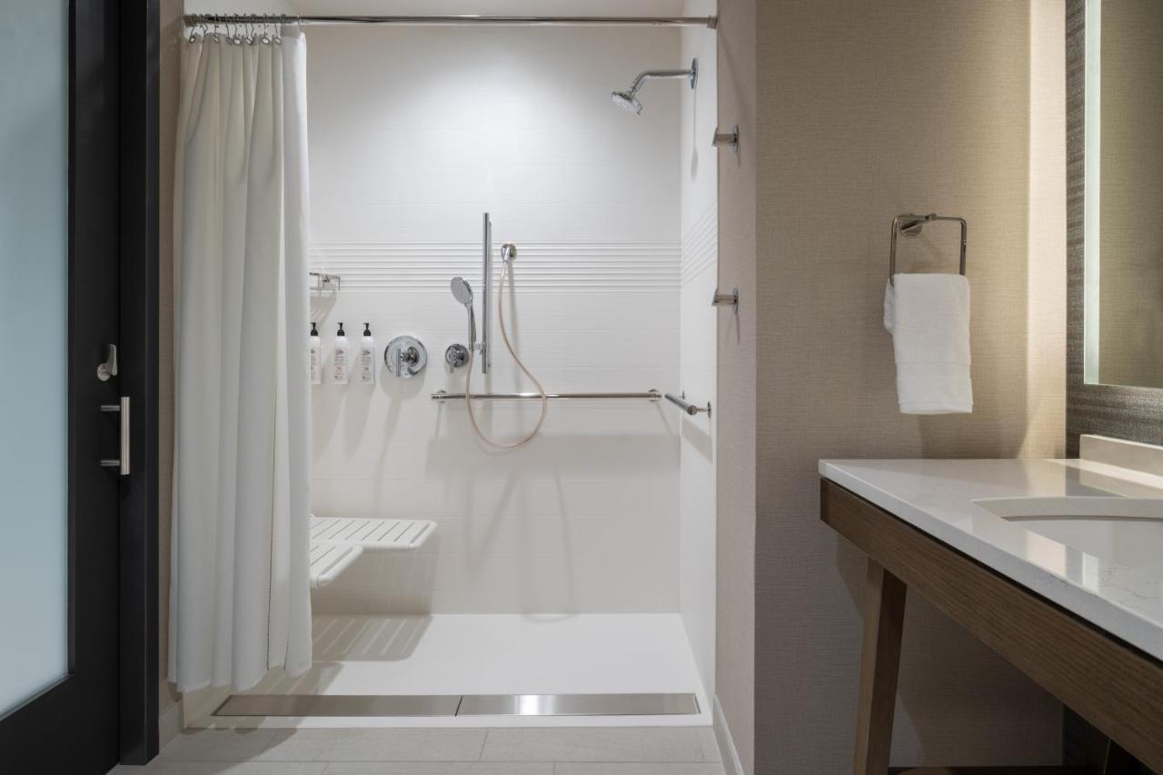 Delta Hotels By Marriott Wichita Falls Convention Center Eksteriør billede
