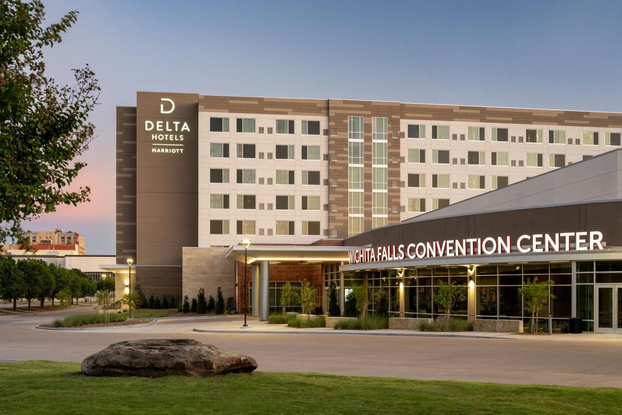 Delta Hotels By Marriott Wichita Falls Convention Center Eksteriør billede